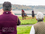 AK021025-67 - Alan King Stable Visit